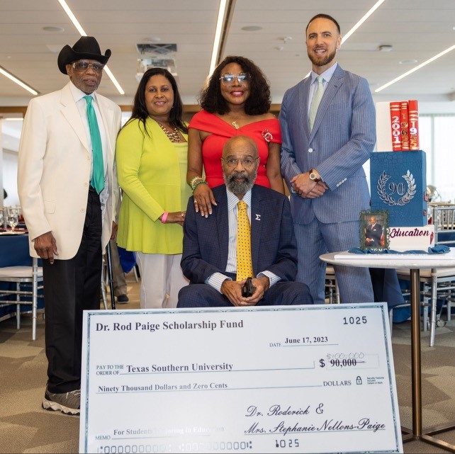 Former U.S. Secretary of Education Dr. Roderick Paige  Uses Birthday to Support Students at Texas Southern University